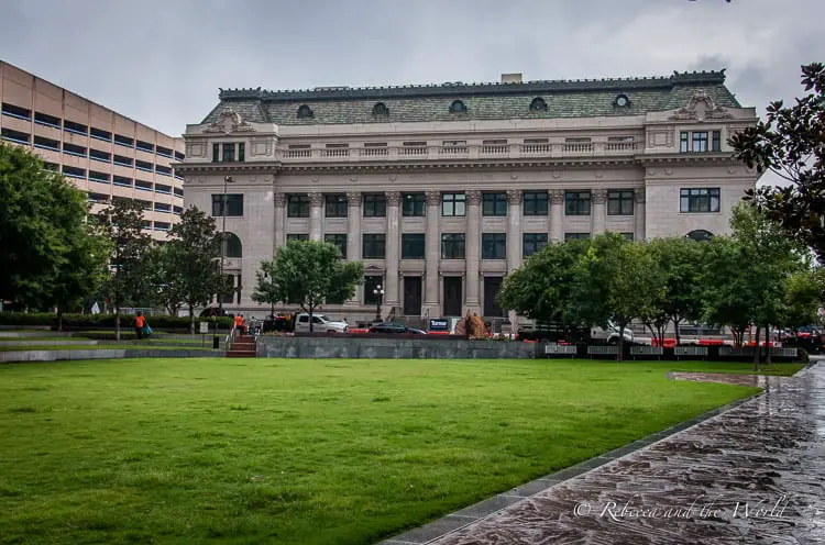 Visiting Dallas? Join one of these Dallas tours to experience the best of the city! From food to history to sport, there's a tour for everyone! | #dallas #texas #dallastx #dallastours #texastravel #tourtexas #travelguide #cityguide #dallasthingstodo