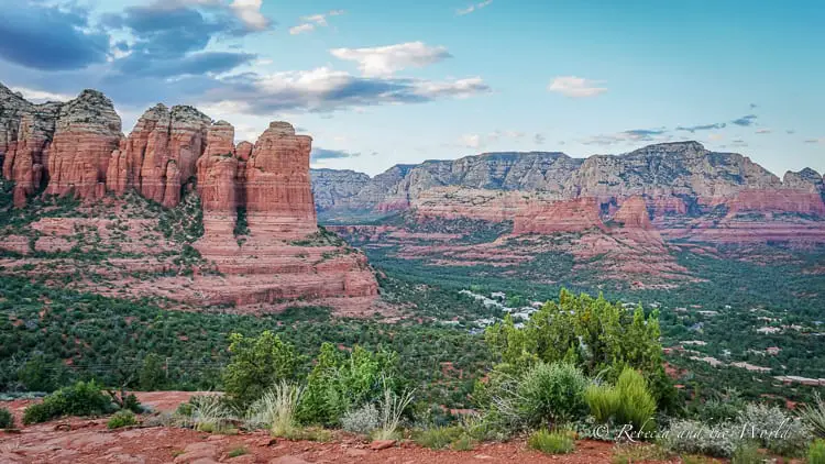 Planning a weekend in Sedona? Check out this guide which highlights the best hikes in Sedona, the top Sedona attractions for your Sedona itinerary and where to eat in Sedona. | #sedona #sedonaaz #arizona #usatravel #hiking #sedonthingstodo #sedonaweekend