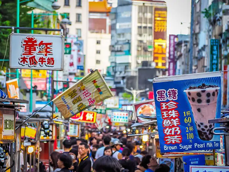 What to do in Taipei, Taiwan: If you're heading to this modern Asian city, check out this guide for everything you must do, some local secrets, where to eat and where to sleep. Read on! | #Taipei #Taipeithingstodo #Taiwan #Asiatravel #travelguide #cityguide