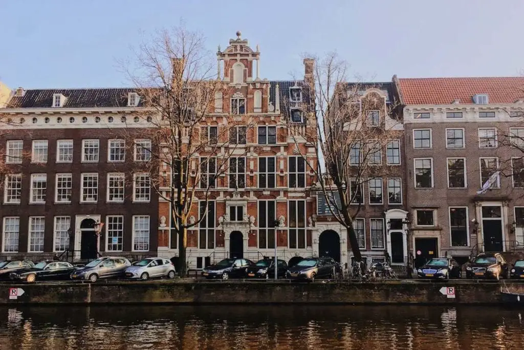 If you're considering becoming an expat, Amsterdam in the Netherlands is a great city to start your expat experience