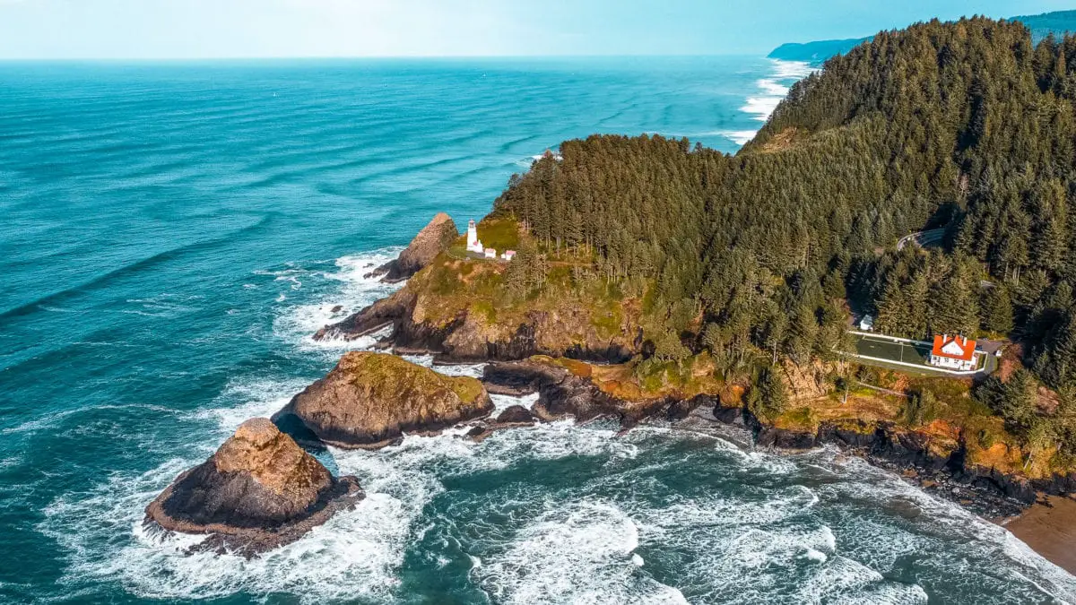 The Oregon Coast is a stunning place to visit in the USA, offering wild coastlines and plenty of escapes to nature