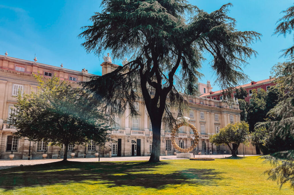 Exterior view of Liria Palace in Madrid with manicured gardens and modern sculpture on the lawn – a peaceful stop on a 2-day Madrid itinerary.