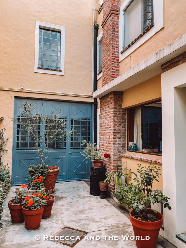 Charming courtyard of the home where Asado Adventure takes place, a peaceful setting for an asado experience in Buenos Aires.