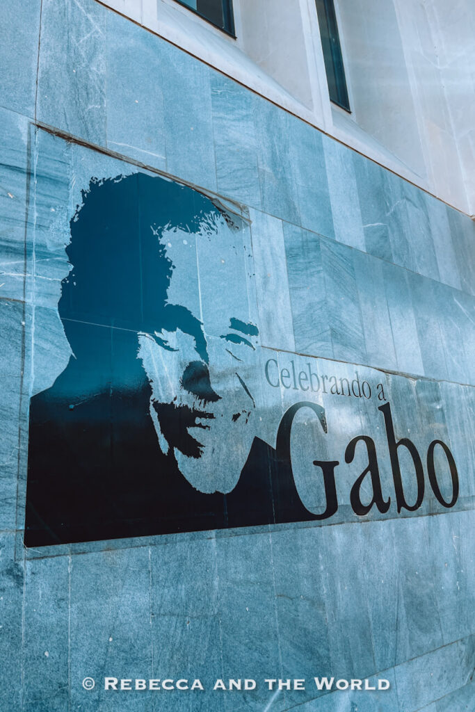 A stylized black-and-white portrait mural of Gabriel García Márquez appears on a blue-tiled wall. The Spanish phrase “Celebrando a Gabo” is displayed beside the artwork, honoring the Nobel Prize-winning Colombian author. Literary and cultural landmarks add depth to a Santa Marta Colombia visit.